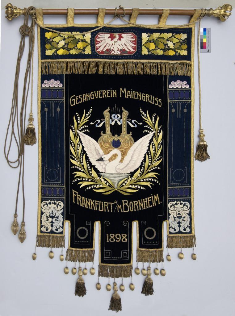 Das Foto zeigt die Fahne Fahne des Gesangsvereins Laiengruß von 1898